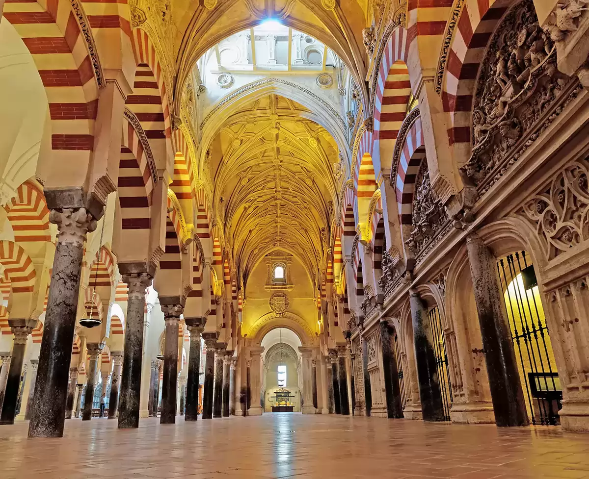 Catedral renacentista dentro de la Mezquita