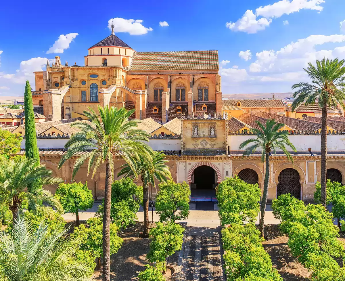 Catedral y Patio de los Naranjos de la Mezquita de Córdoba